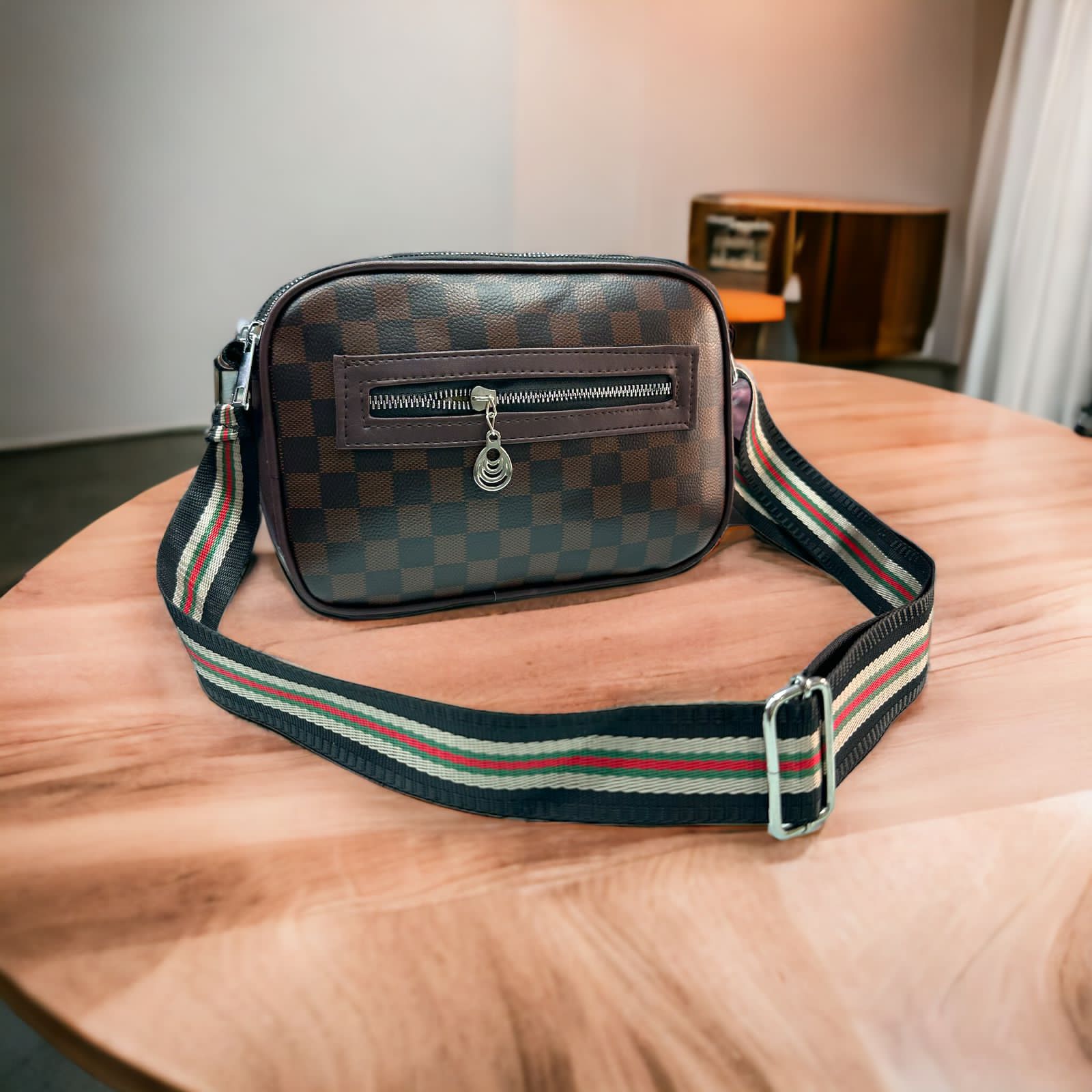 Chic Convenience: Long-Handled Ladies Pouch for Effortless Elegance